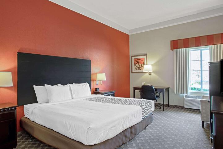 1 King Bed (33 of 36)