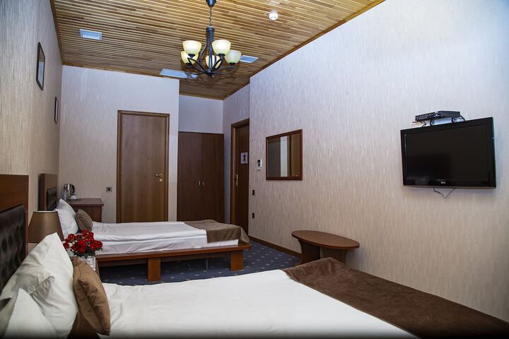 Room 11 of 34