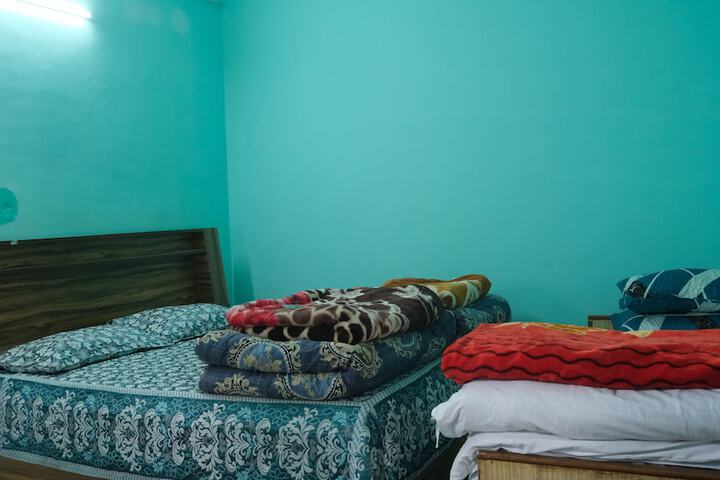 Room 4 of 28