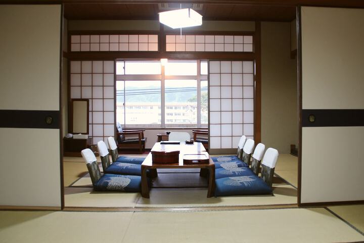 Room 12 of 85