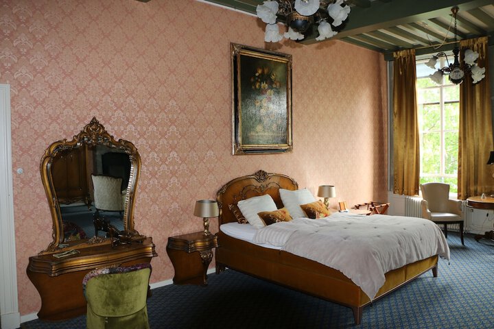 Room 13 of 21