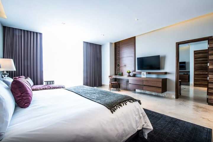 Room 11 of 43