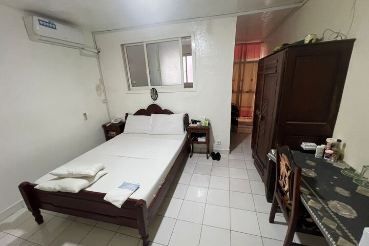 Room 9 of 27