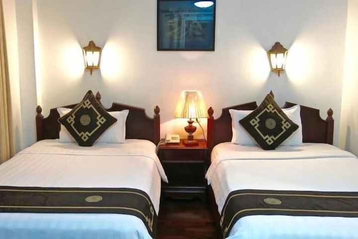 Room 12 of 19