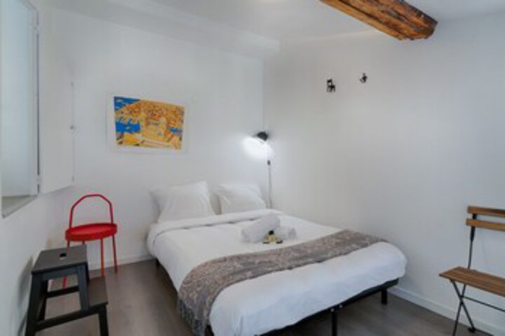 Room 6 of 14