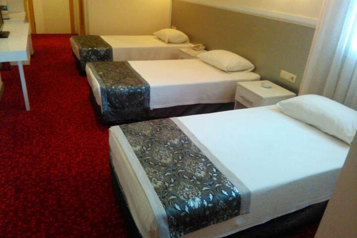 Room 13 of 36
