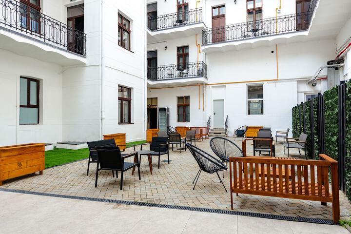 Hotel Exterior 28 of 29