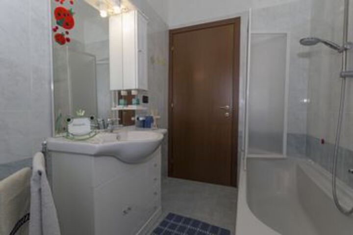 Room 2 of 18