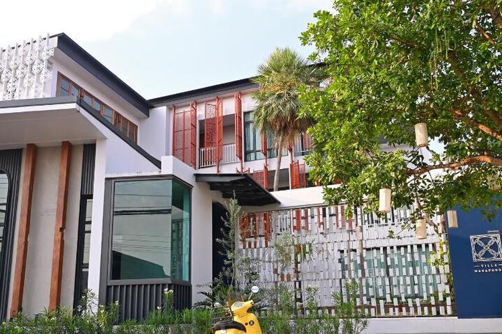Villa Mahaphrom Hotel