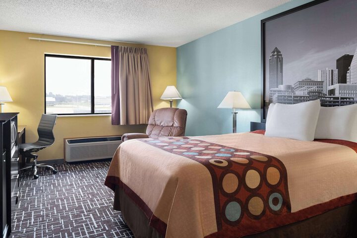 1 Queen Bed (19 of 19)
