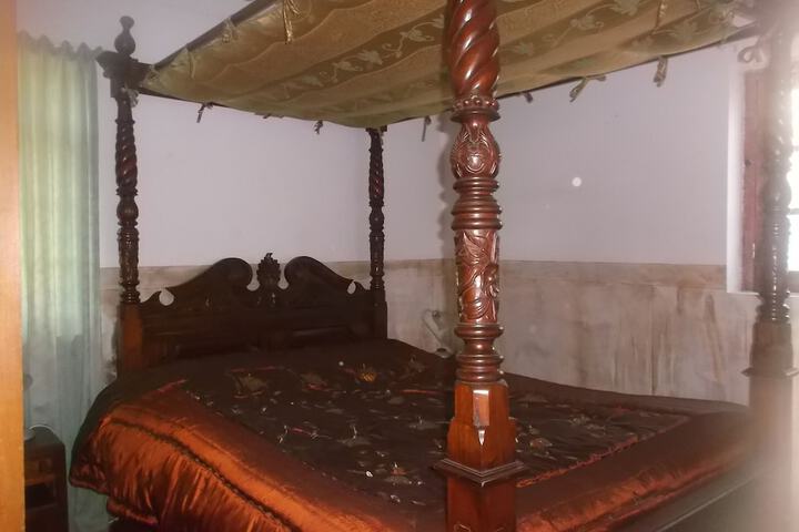 Room 3 of 109
