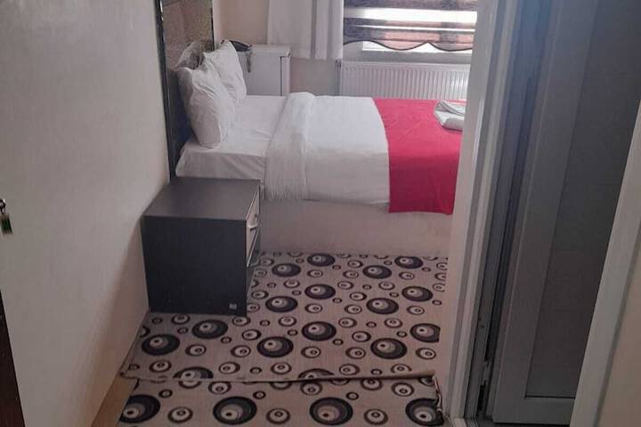 Room 6 of 12