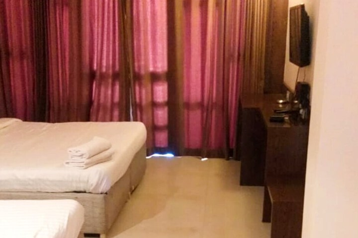 Room 9 of 25