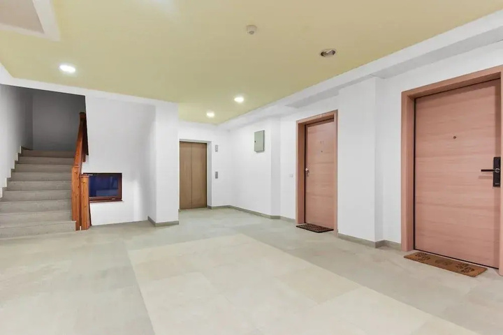 Room 10 of 13