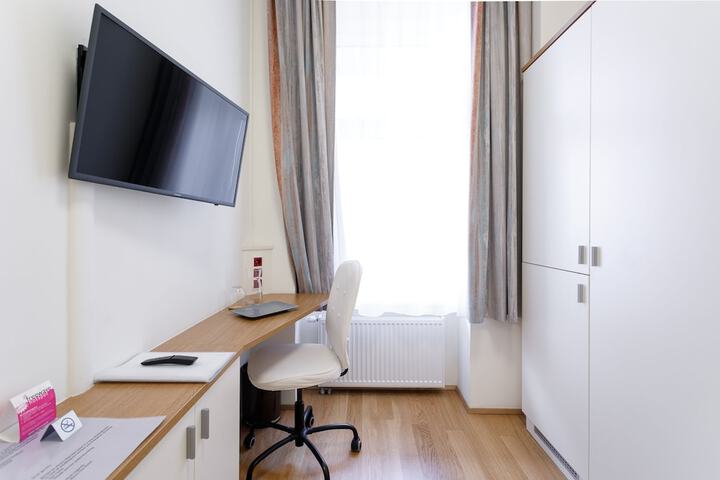 Room 12 of 22