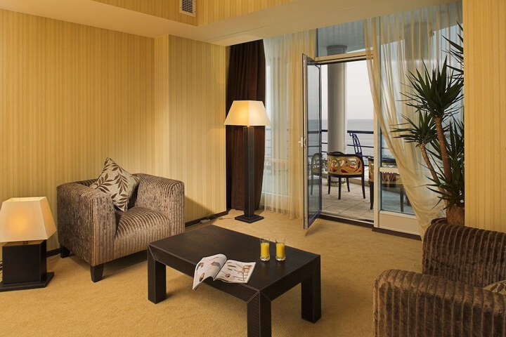 Room 33 of 74