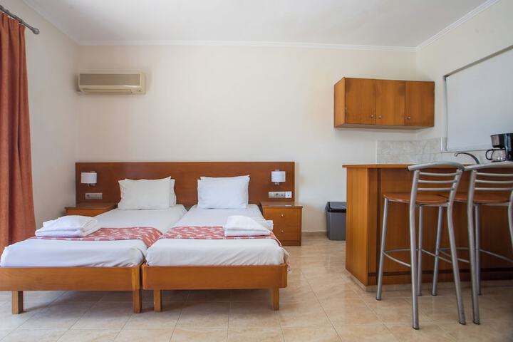 Room 21 of 151