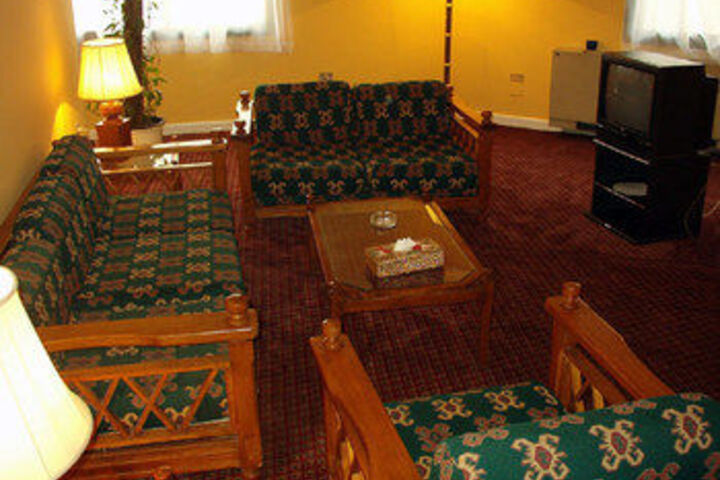 Room 9 of 16