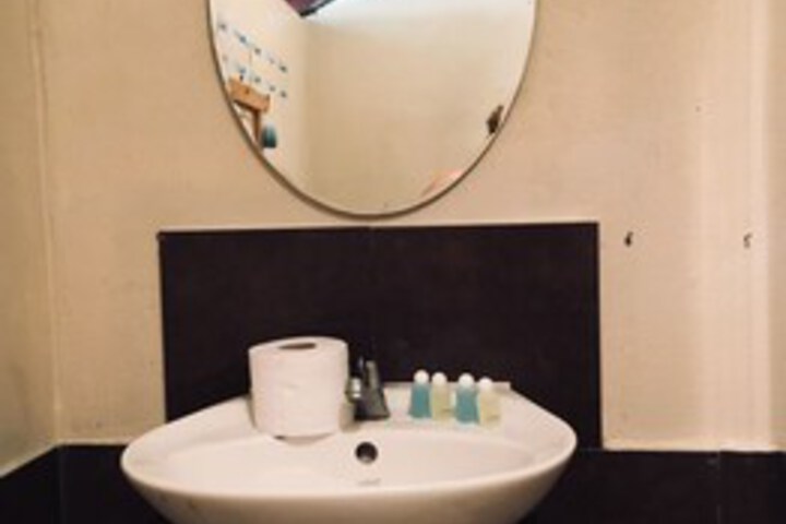 Room 3 of 48