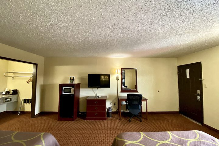 2 Queen Beds (2 of 14)