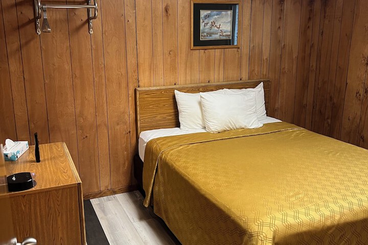 Room 52 of 180