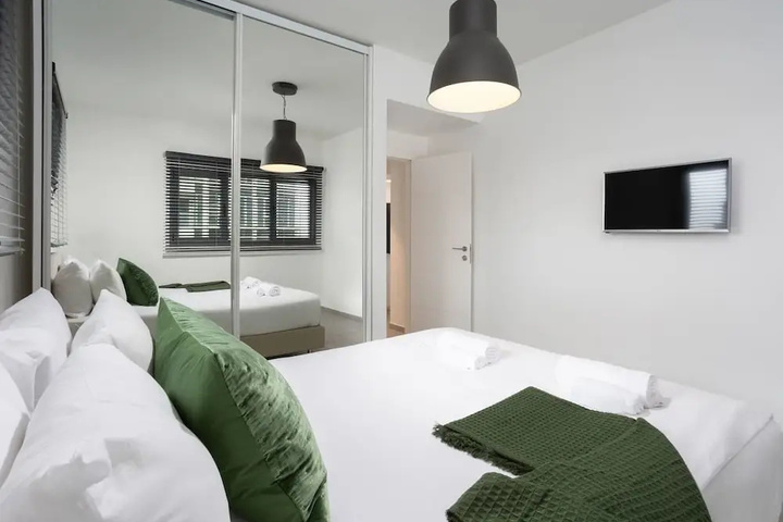 Room 3 of 10