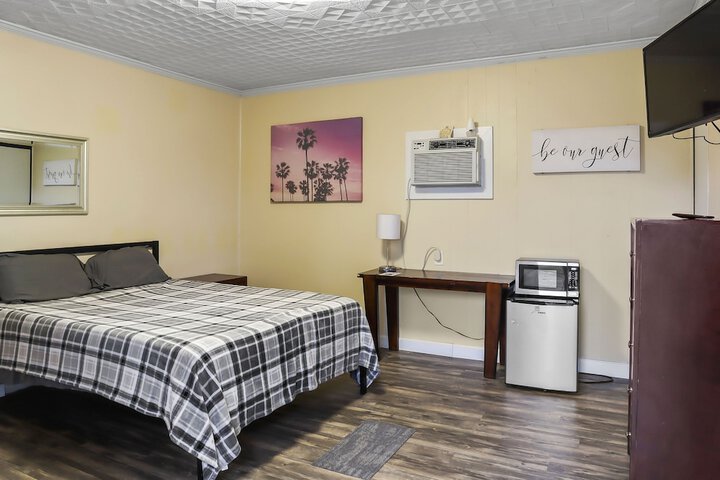 Room 6 of 38