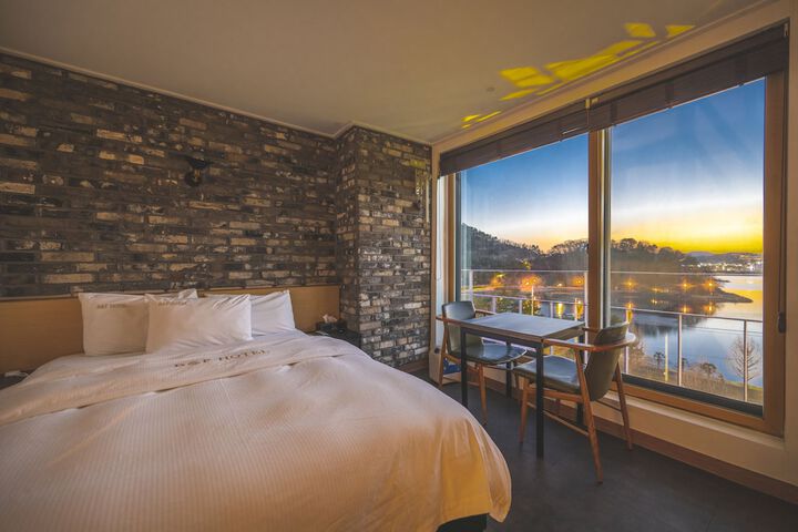 Room 21 of 53