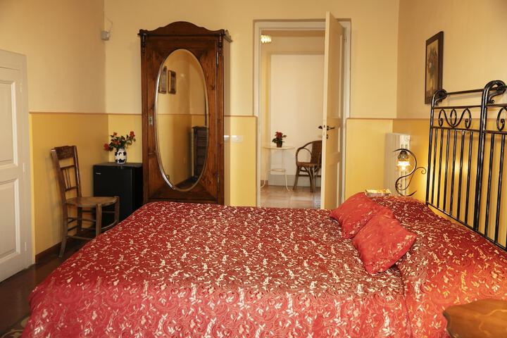 Room 21 of 96