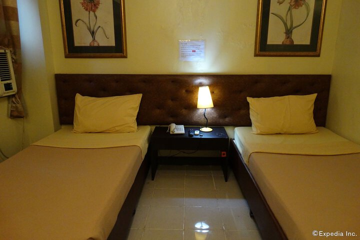 Room 17 of 37