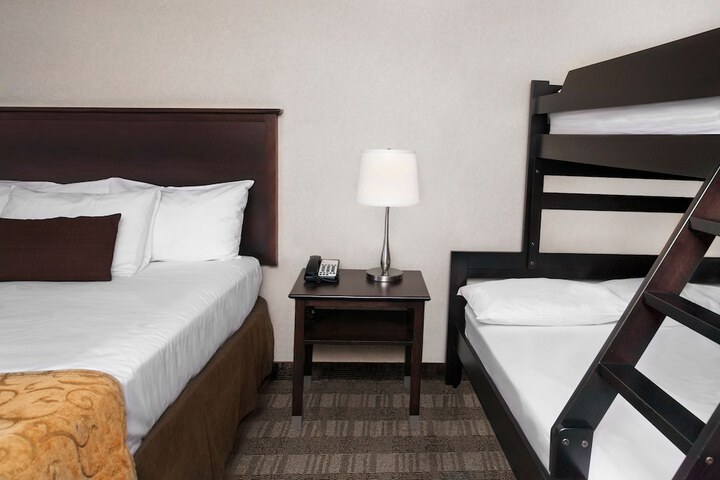 Traditional Room with 2 Queen Beds Room Only (13 of 14)