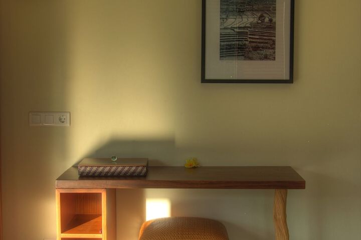 Room 6 of 80