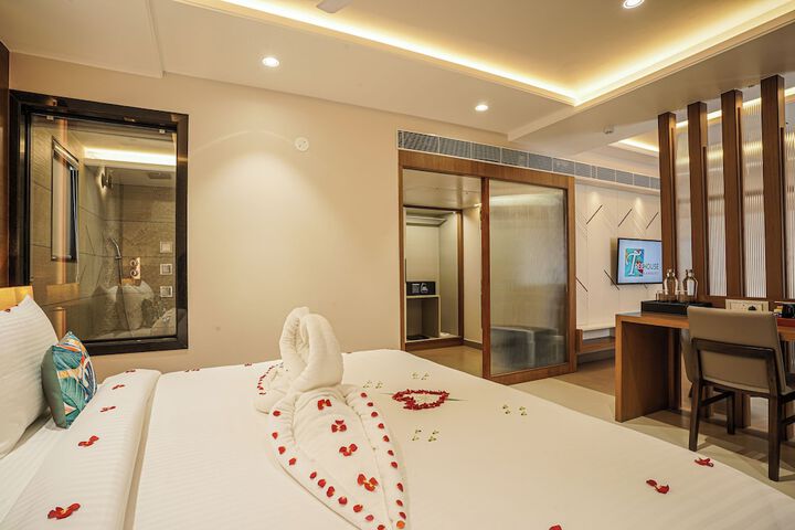 Room 4 of 34