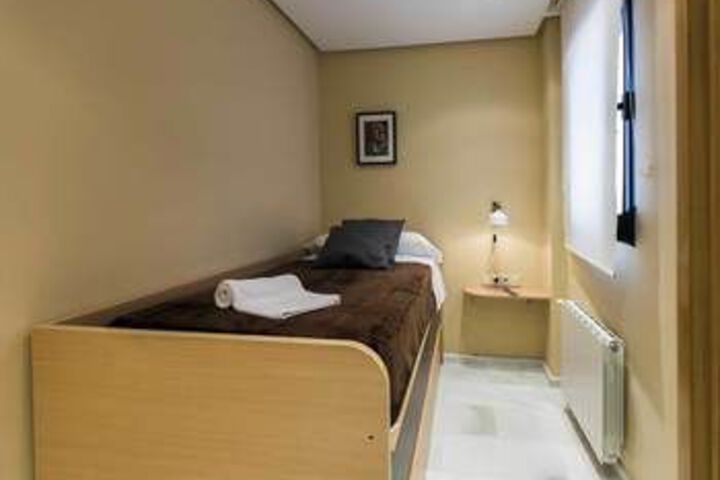 Room 27 of 89