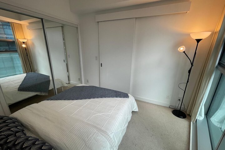 Room 35 of 273