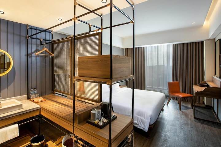 Room 9 of 23