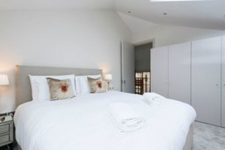 Room 9 of 30