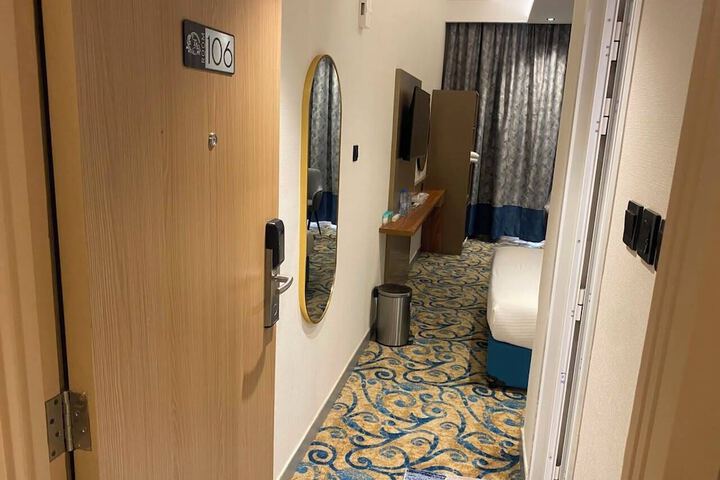 Room 16 of 33