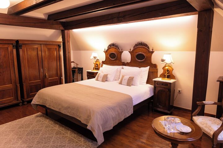 Room 8 of 49