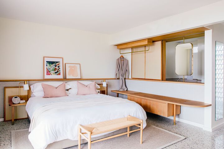 Room 218 of 672