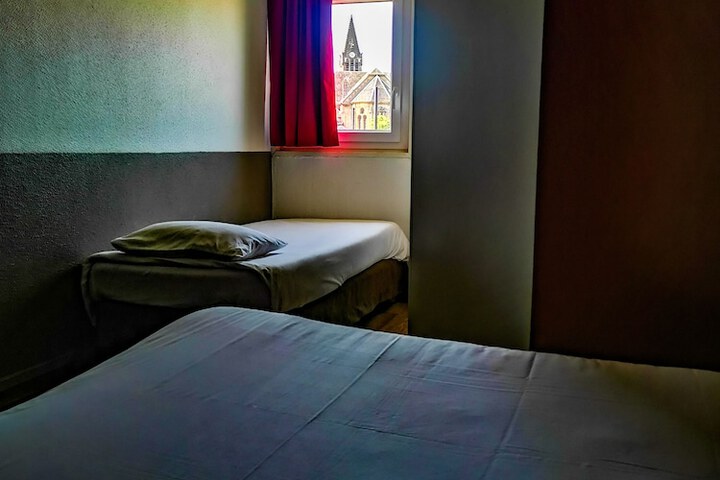 Room 22 of 48