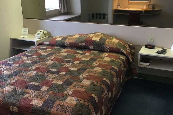 1 Queen Bed (9 of 35)