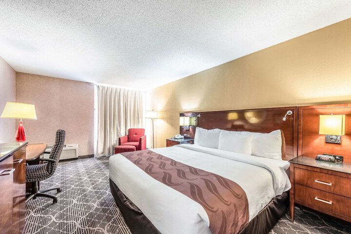 1 King Bed (4 of 10)