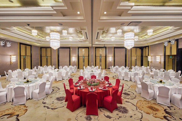 Ballroom/Hall 39 of 51