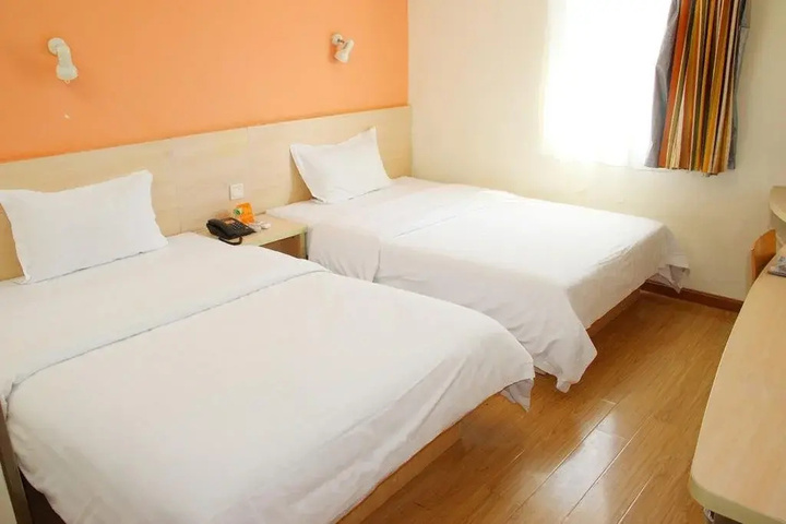 Room 5 of 8