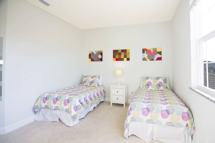 Room 25 of 49