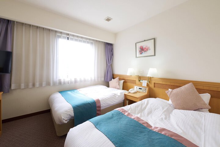 Room 35 of 74