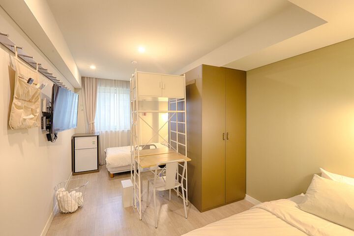 Room 5 of 49