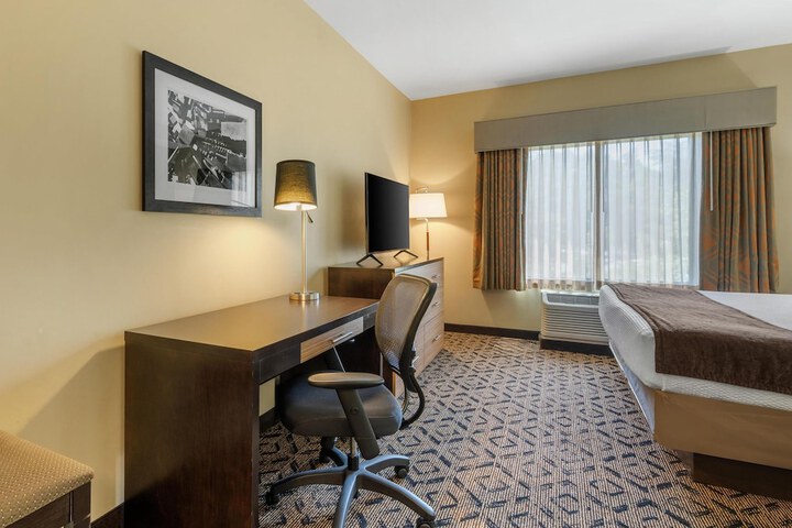 Room 8 of 30