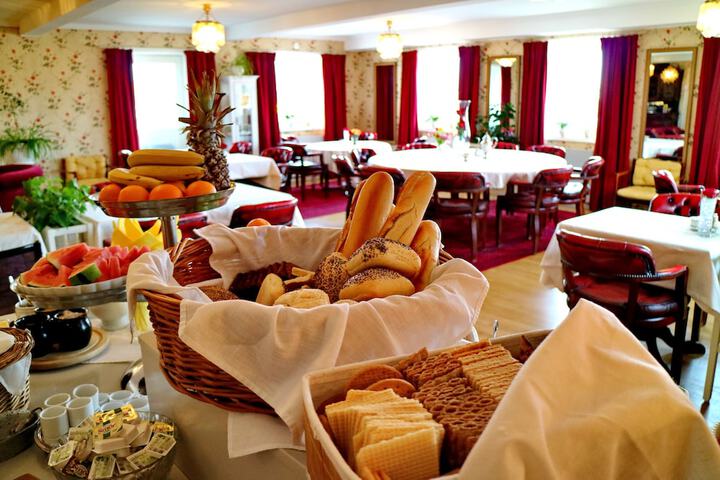 Breakfast/Coffee Service 200 of 334